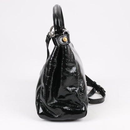 Fendi Peekaboo 2-Wege-Handtasche aus Lackleder in Schwarz 8BN211