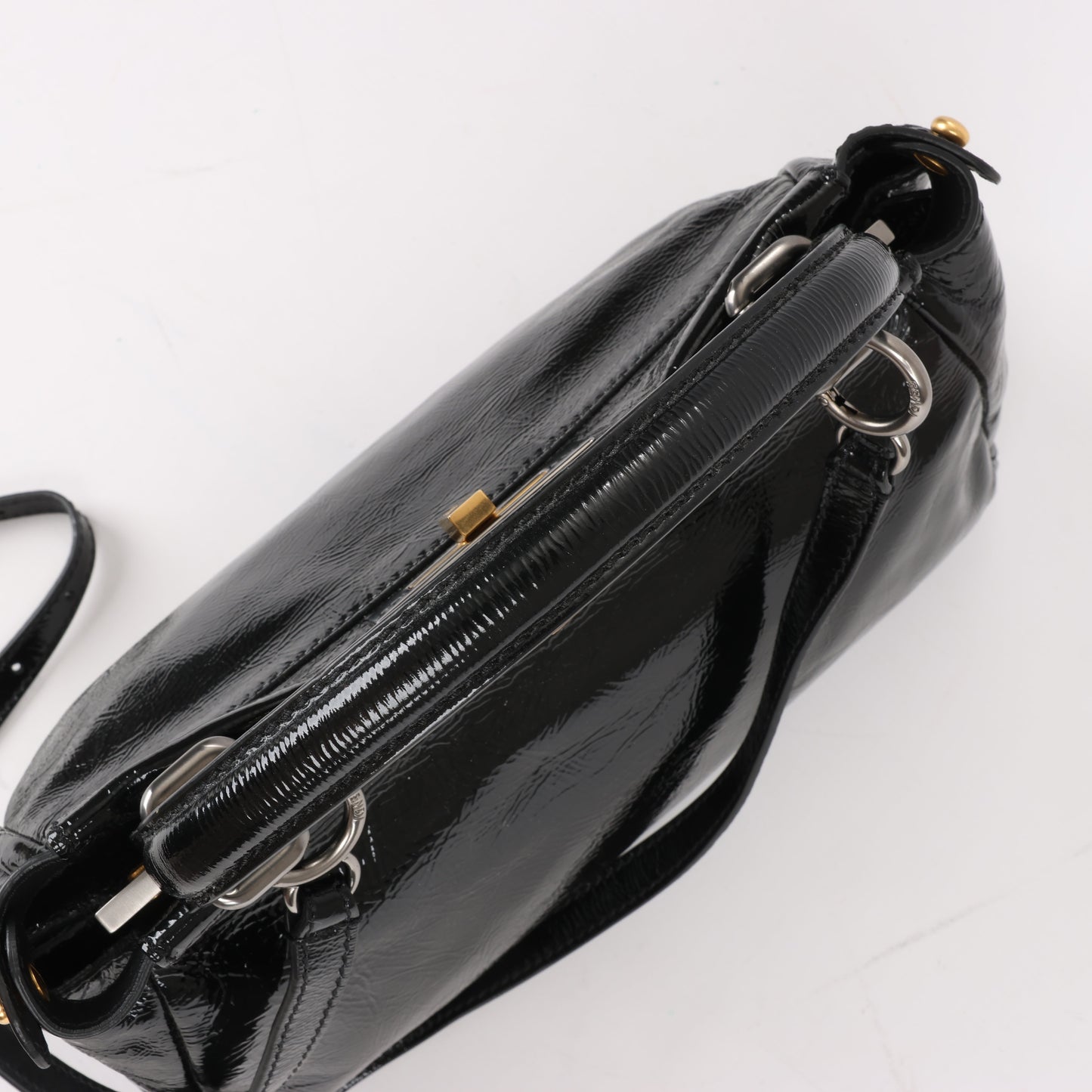 Fendi Peekaboo 2-Wege-Handtasche aus Lackleder in Schwarz 8BN211