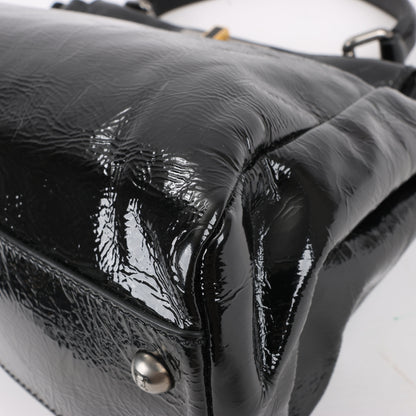 Fendi Peekaboo 2-Wege-Handtasche aus Lackleder in Schwarz 8BN211