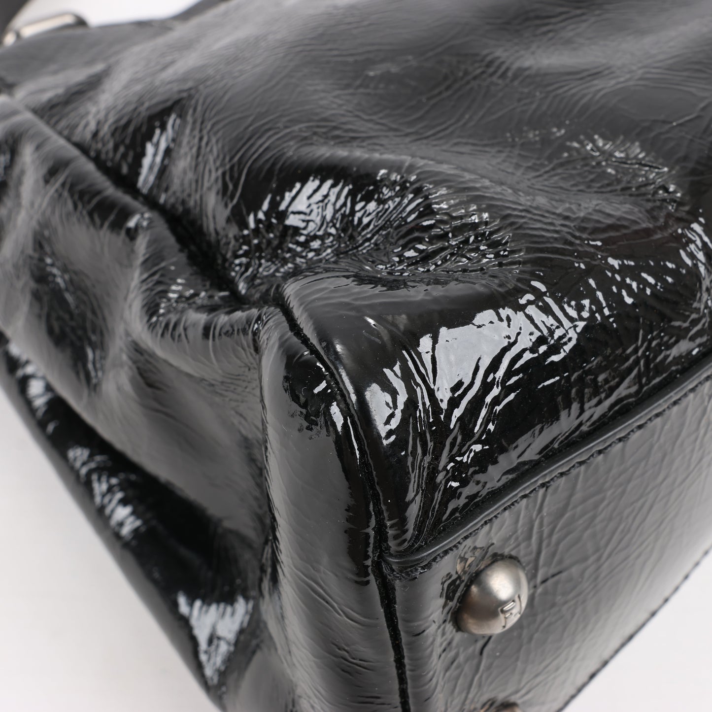 Fendi Peekaboo 2-Wege-Handtasche aus Lackleder in Schwarz 8BN211