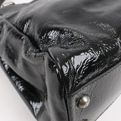 Fendi Peekaboo 2-Wege-Handtasche aus Lackleder in Schwarz 8BN211