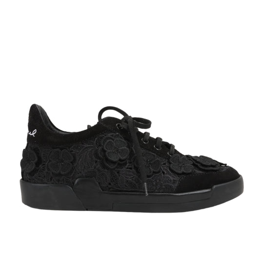 CHANEL Camelia Lace x Wildleder Sneakers in Schwarz G34815, Größe 37