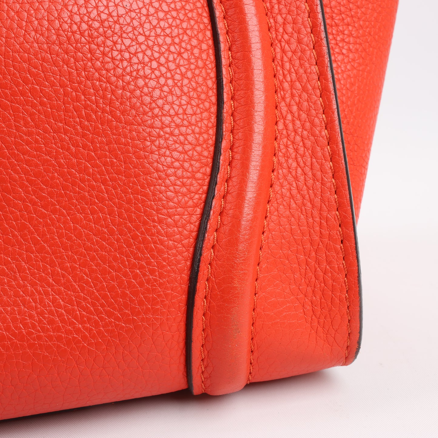 Celine Luggage Micro-Handtasche aus rotem Leder
