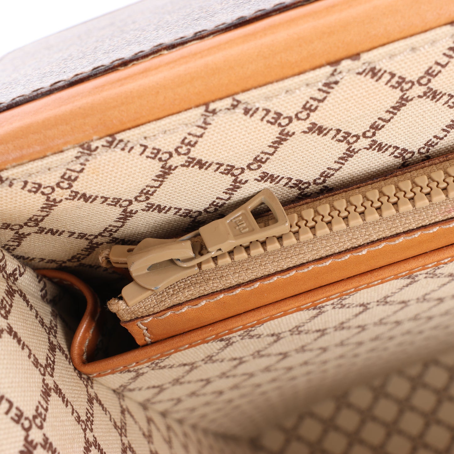 Celine Macadam – Braune Reisetasche aus PVC und Leder