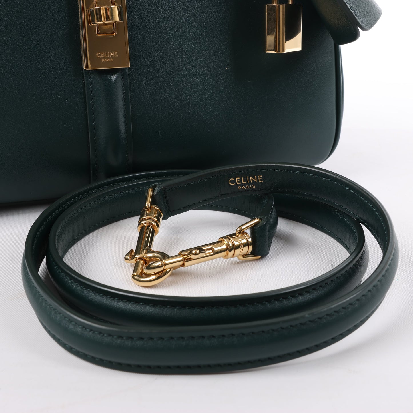 Celine – Sac 16 – Kleine Handtasche aus glattem Kalbsleder in Grün
