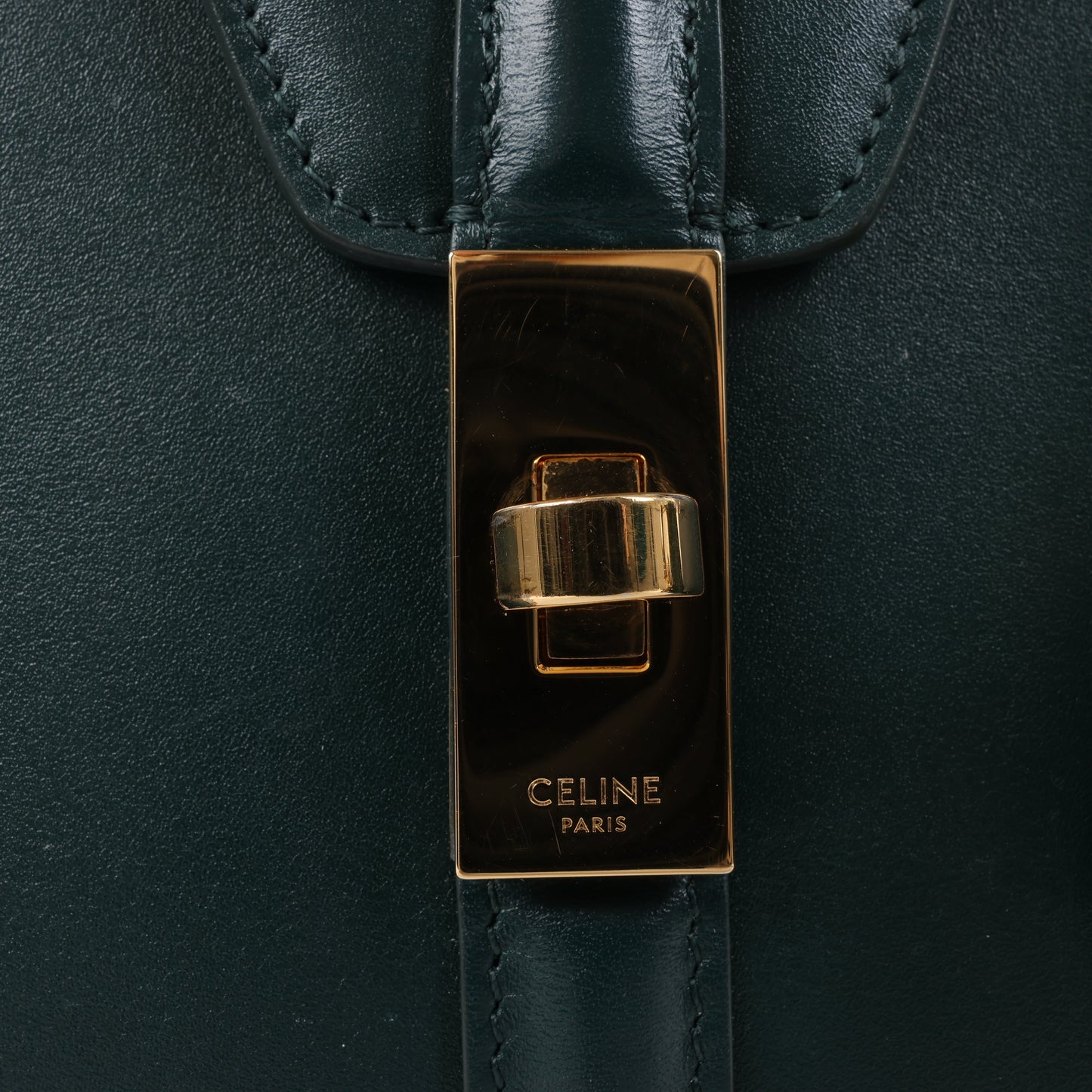 Celine – Sac 16 – Kleine Handtasche aus glattem Kalbsleder in Grün