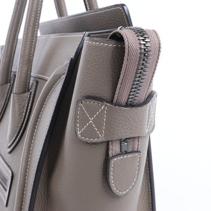 CELINE Luggage Micro Lederhandtasche in Greige