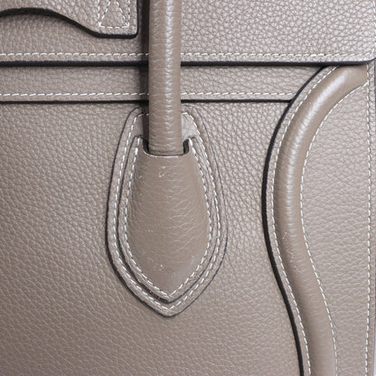 CELINE Luggage Micro Lederhandtasche in Greige