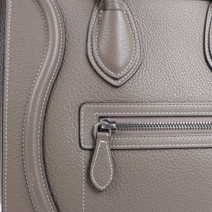 CELINE Luggage Micro Lederhandtasche in Greige