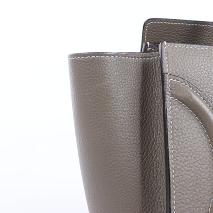 CELINE Luggage Micro Lederhandtasche in Greige