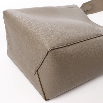CELINE Seau Sangle Bucket Leder-Umhängetasche in Greige