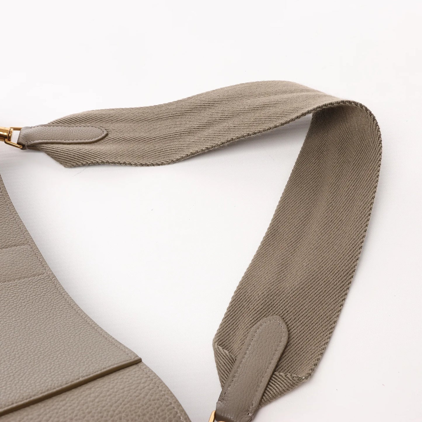 CELINE Seau Sangle Bucket Leder-Umhängetasche in Greige