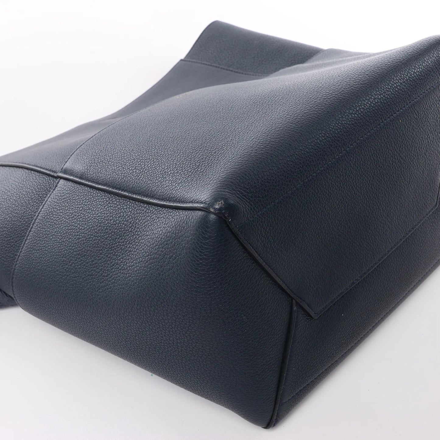 CELINE Seau Sangle Bucket-Schultertasche aus Leder in Marineblau