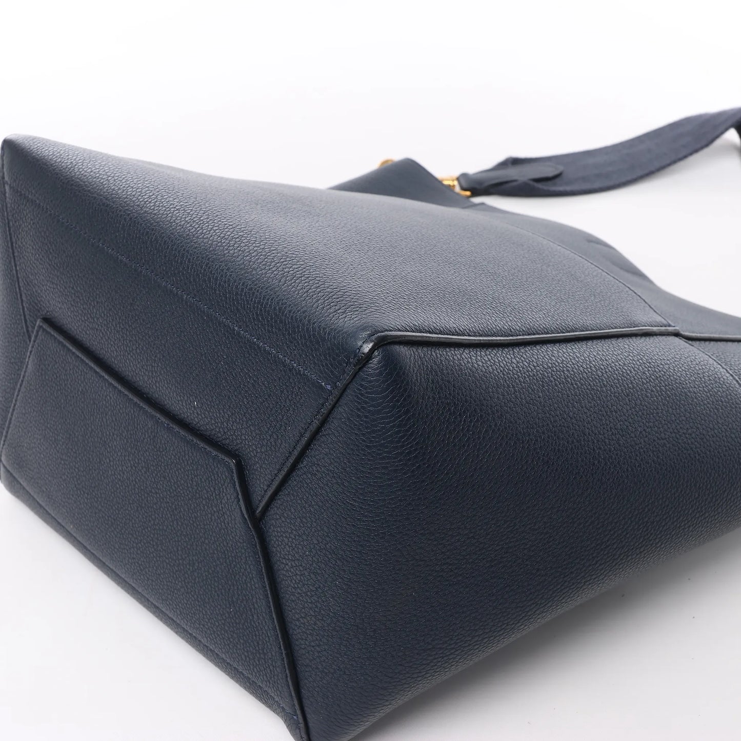 CELINE Seau Sangle Bucket-Schultertasche aus Leder in Marineblau