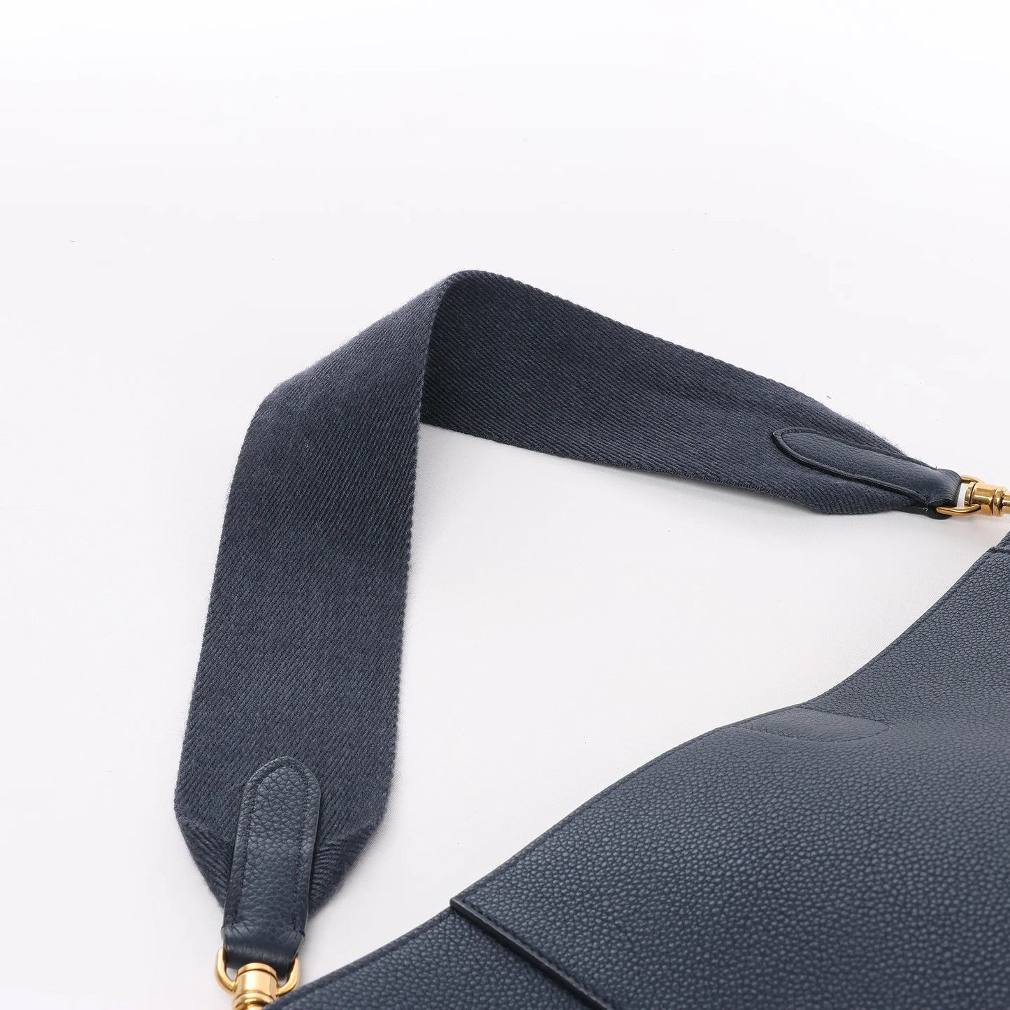 CELINE Seau Sangle Bucket-Schultertasche aus Leder in Marineblau