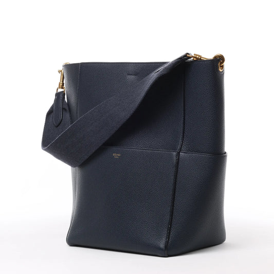 CELINE Seau Sangle Bucket-Schultertasche aus Leder in Marineblau