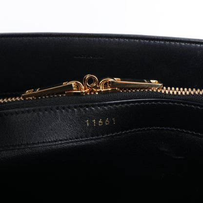 Celine – Sac 16 – Mittlere 2-Wege-Handtasche aus glattem Leder in Schwarz