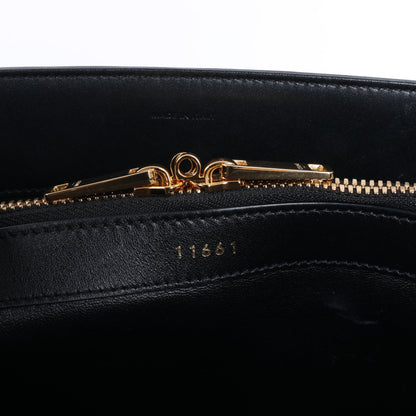 Celine – Sac 16 – Mittlere 2-Wege-Handtasche aus glattem Leder in Schwarz