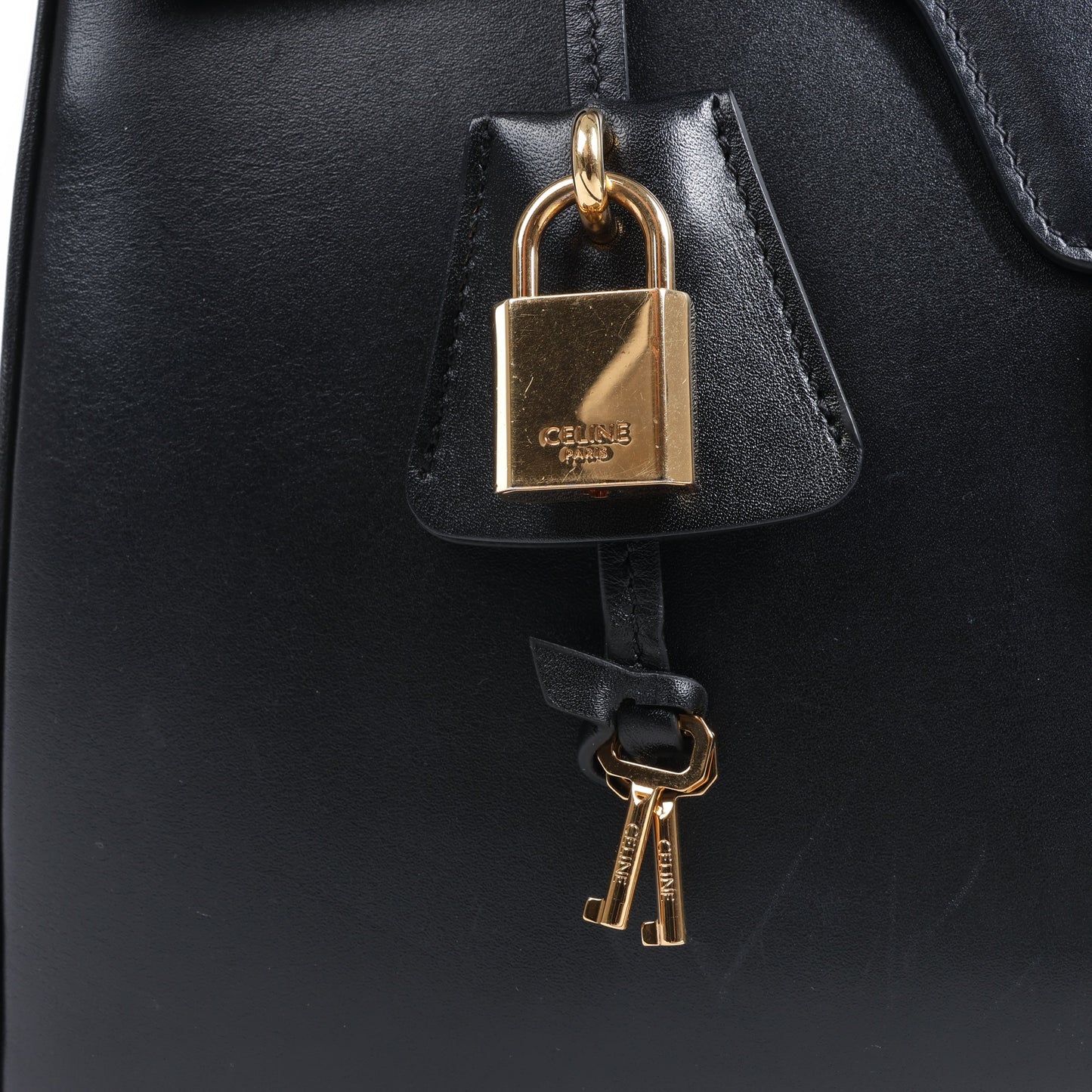Celine – Sac 16 – Mittlere 2-Wege-Handtasche aus glattem Leder in Schwarz