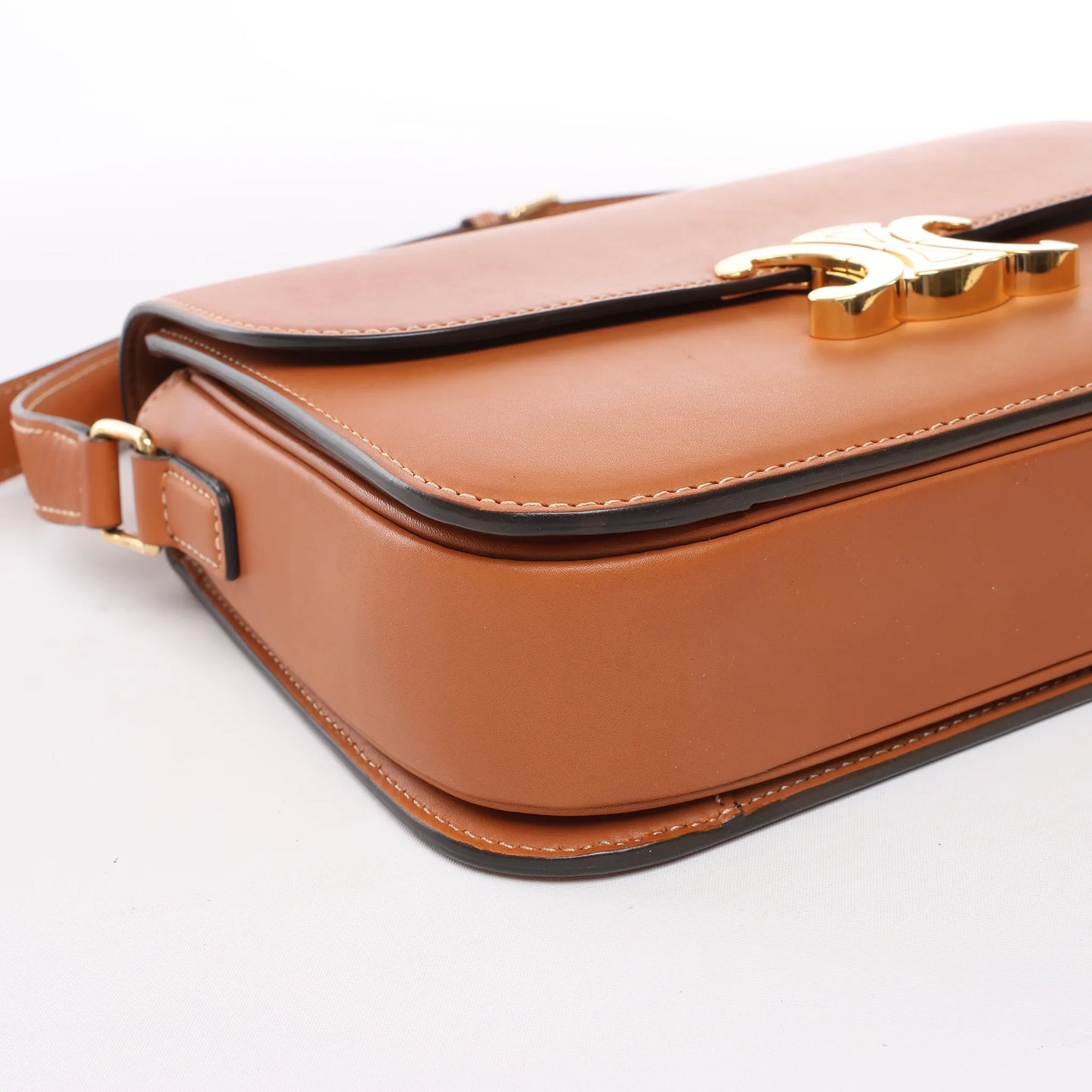 Celine Triomphe Classic Schultertasche aus Leder in Braun