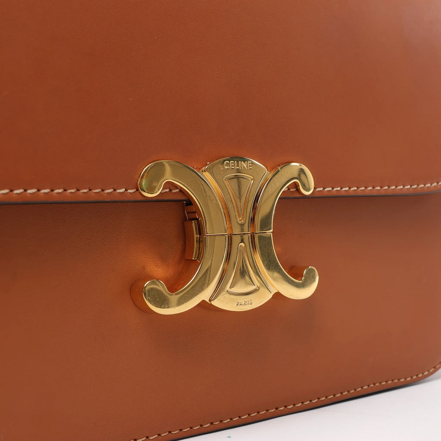 Celine Triomphe Classic Schultertasche aus Leder in Braun