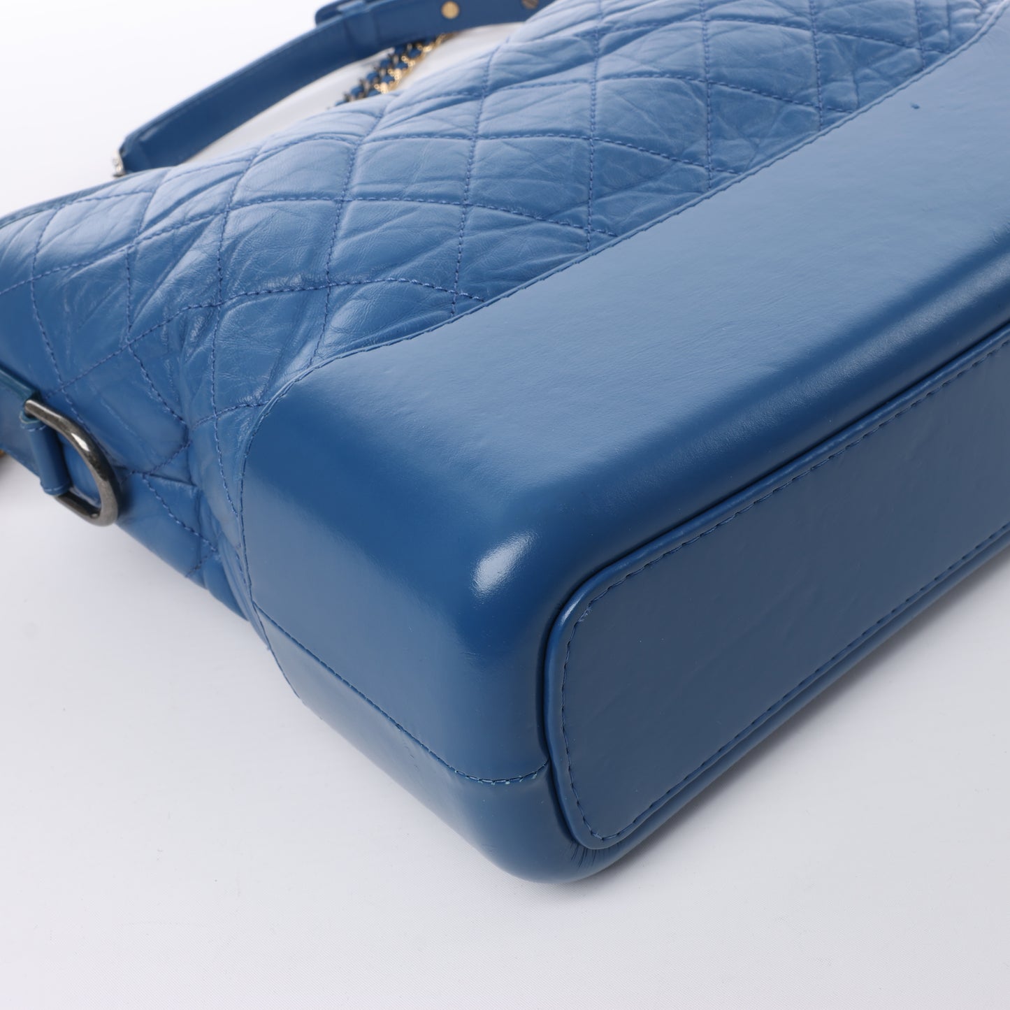 Chanel Gabrielle Doo Chanel Vintage Kalbsleder-Umhängetasche mit Kette Blaugold x Silbermetallbeschläge 27113839