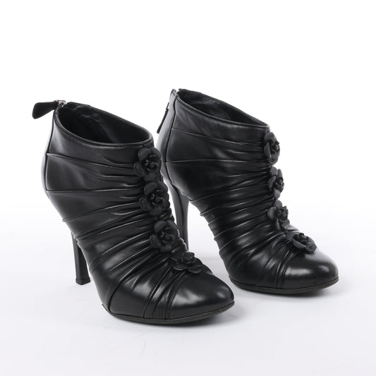 Chanel Coco Mark Camelia Lederstiefeletten in Schwarz G28629, Größe 37,5 EU
