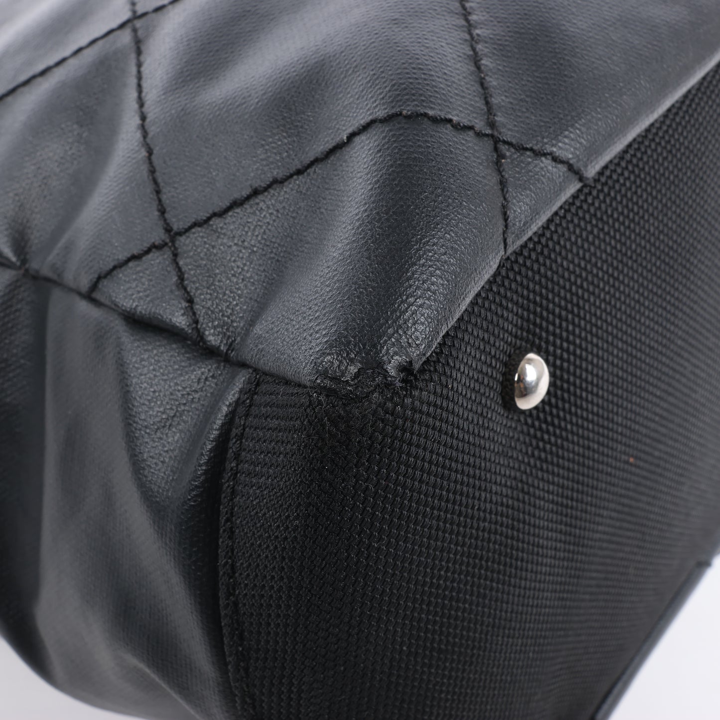 Chanel Paris Biarritz MM Coating Canvas Umhängetasche in Schwarz