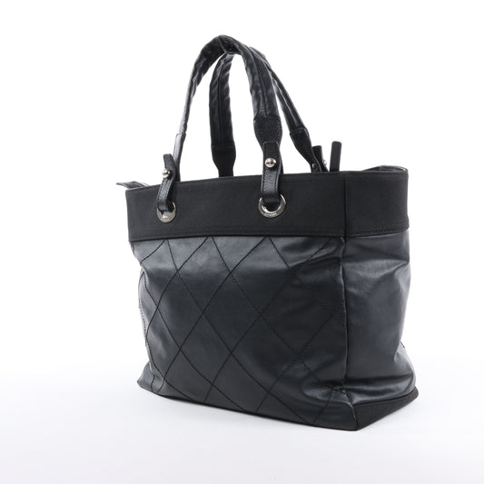Chanel Paris Biarritz MM Coating Canvas Umhängetasche in Schwarz