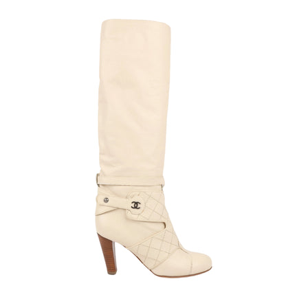 Chanel Coco Mark Matelasse 06A Lange Lederstiefel in Elfenbein G25325, Größe 38,5 EU