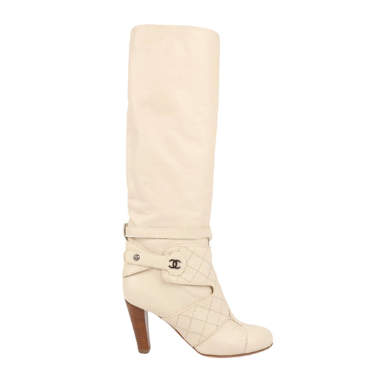 Chanel Coco Mark Matelasse 06A Lange Lederstiefel in Elfenbein G25325, Größe 38,5 EU