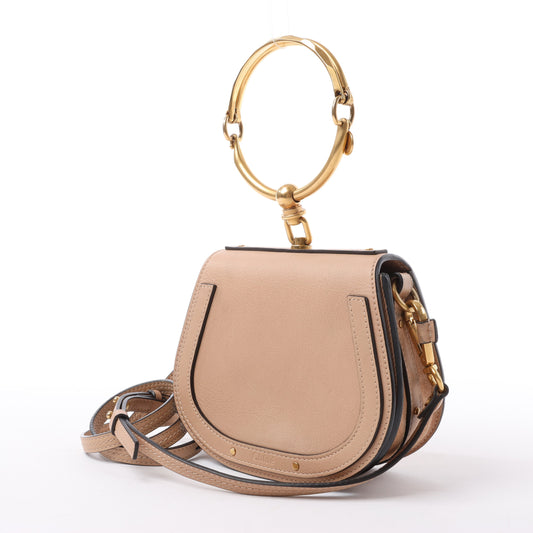 CHLOE – Kleine 2-Wege-Umhängetasche „Nile Bracelet“ aus beigefarbenem Leder