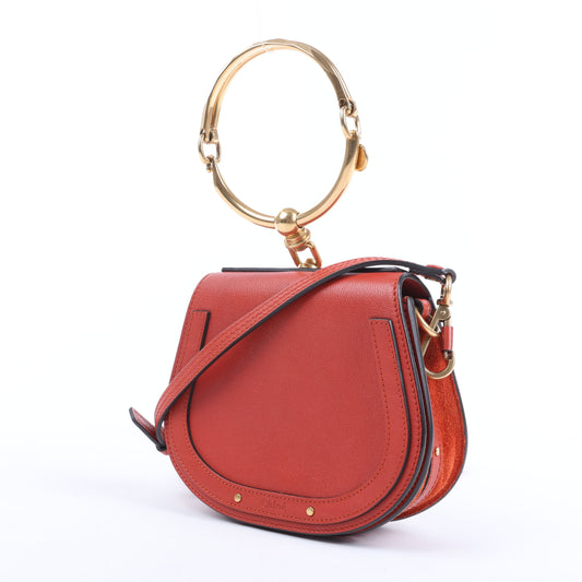 CHLOE – Kleine 2-Wege-Umhängetasche „Nile Bracelet“ aus rotem Leder