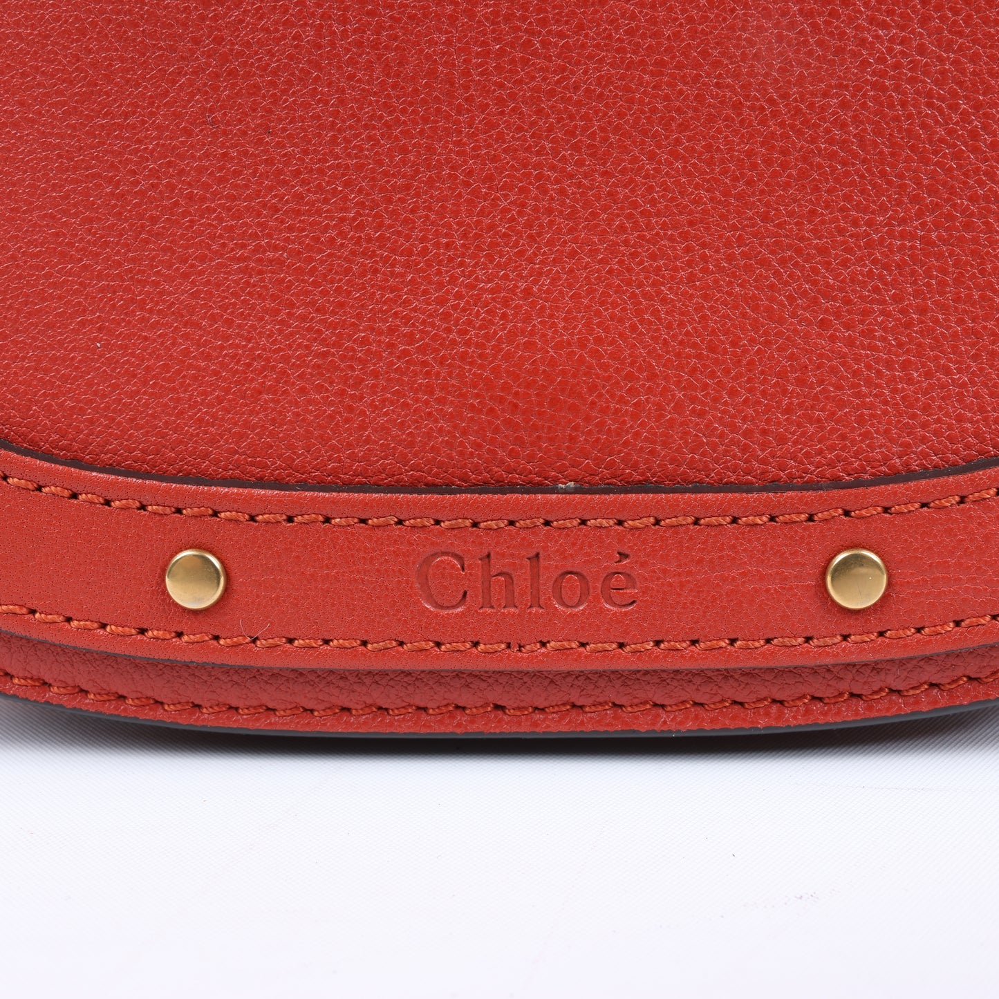 CHLOE – Kleine 2-Wege-Umhängetasche „Nile Bracelet“ aus rotem Leder