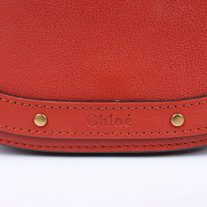 CHLOE – Kleine 2-Wege-Umhängetasche „Nile Bracelet“ aus rotem Leder