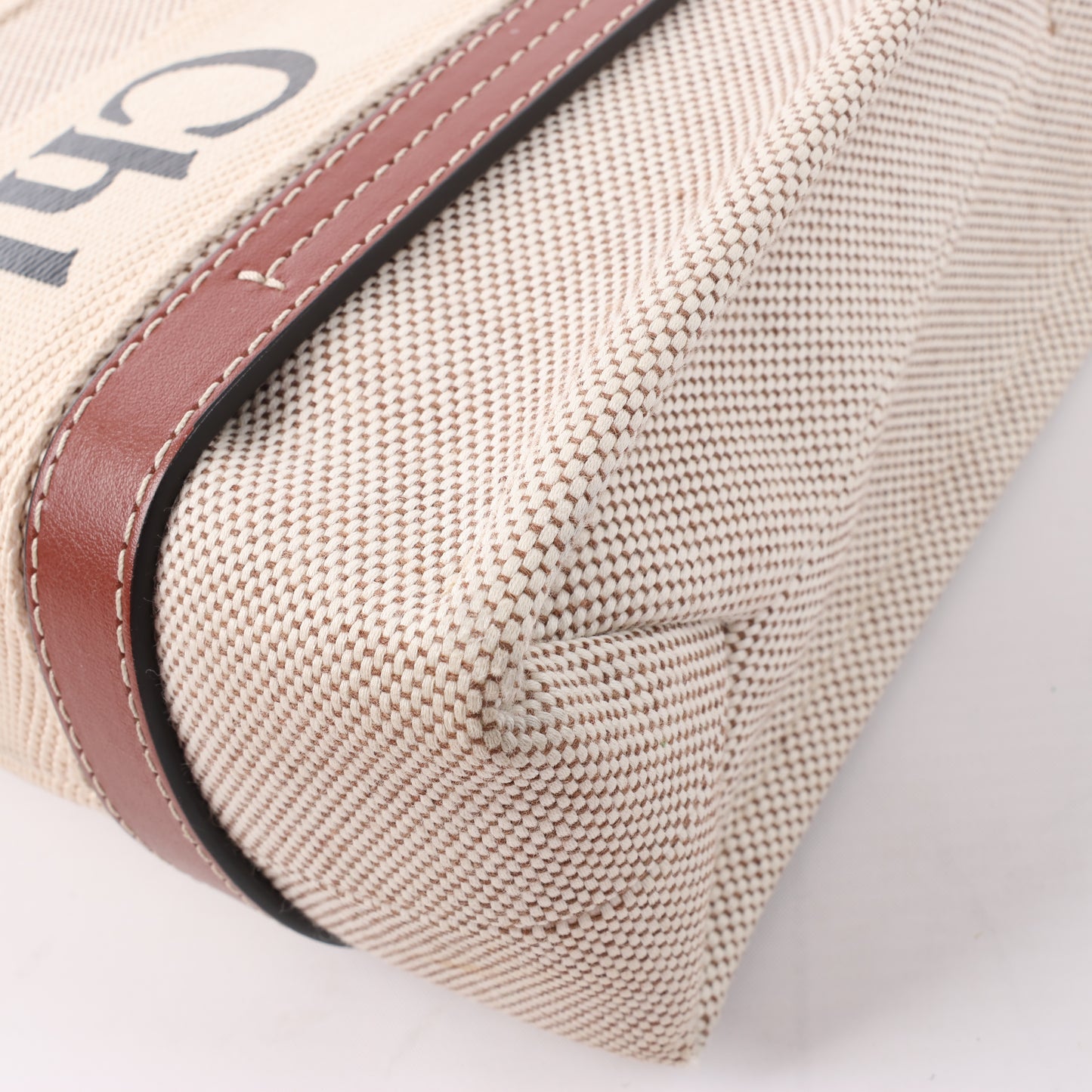 Chloé Woody Kleine 2-Wege-Handtasche aus Canvas und Leder in Beige x Braun