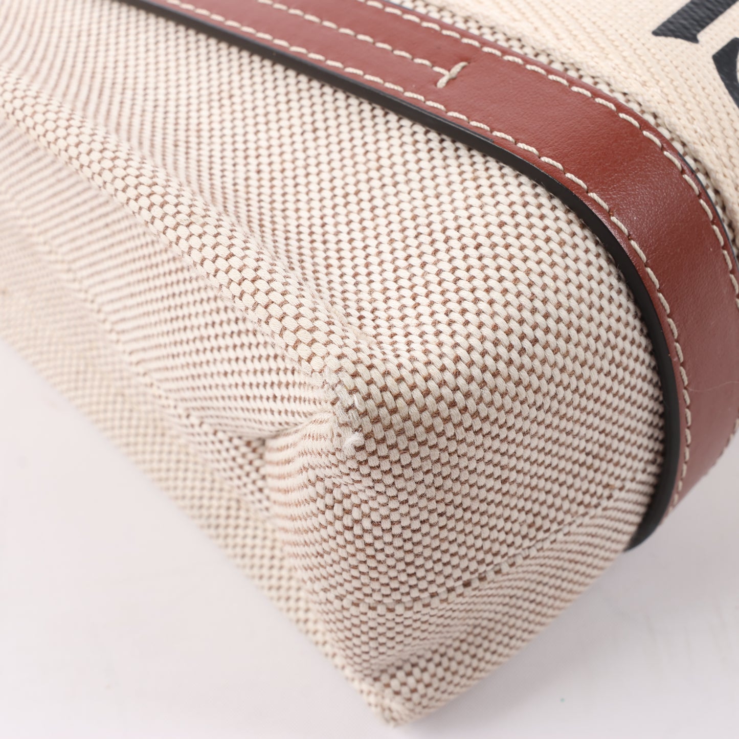 Chloé Woody Kleine 2-Wege-Handtasche aus Canvas und Leder in Beige x Braun
