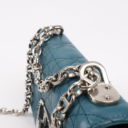 Christian Dior – Caro – Schultertasche aus blauem Leder mit Kettenriemen