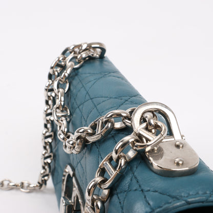 Christian Dior – Caro – Schultertasche aus blauem Leder mit Kettenriemen