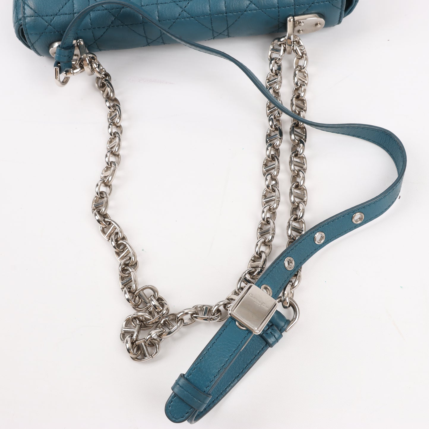 Christian Dior – Caro – Schultertasche aus blauem Leder mit Kettenriemen
