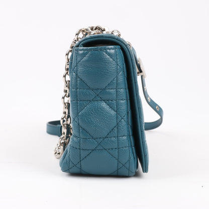 Christian Dior – Caro – Schultertasche aus blauem Leder mit Kettenriemen