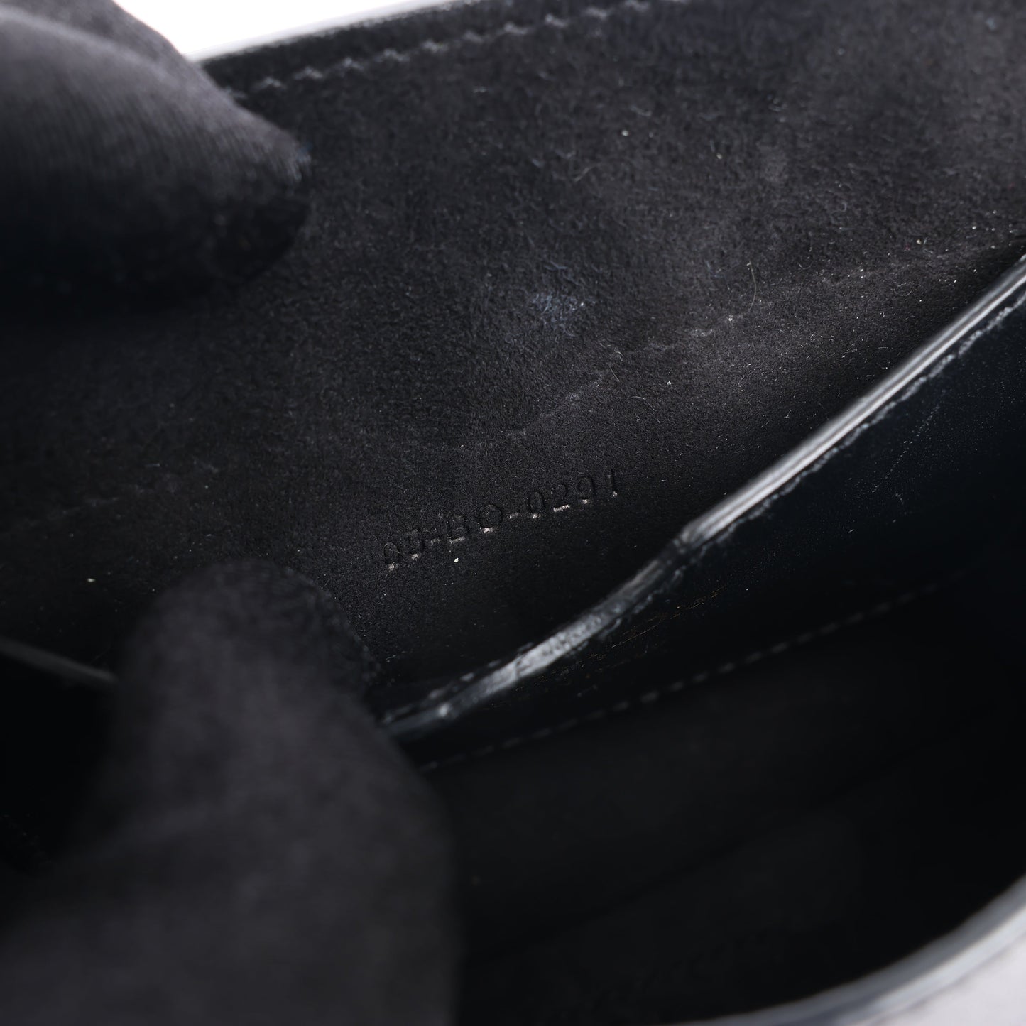 Petit sac bandoulière à rabat en cuir de veau Christian Dior Bobby noir