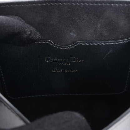 Petit sac bandoulière à rabat en cuir de veau Christian Dior Bobby noir