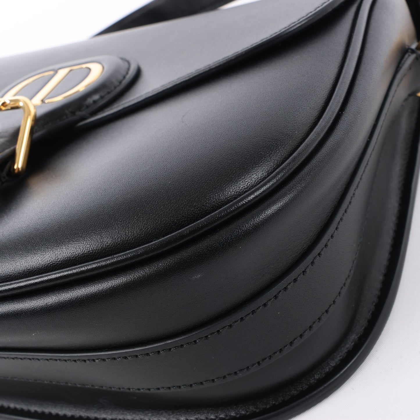 Christian Dior – Bobby – Mittlere Umhängetasche aus Kalbsleder mit Klappe in Schwarz
