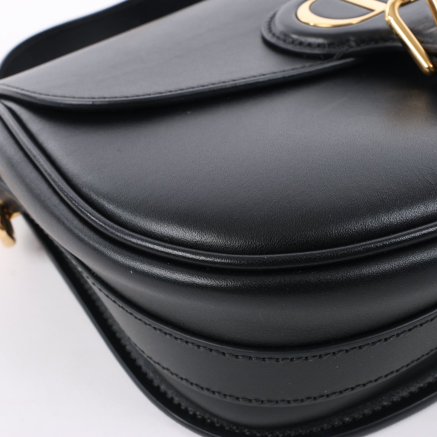 Christian Dior – Bobby – Mittlere Umhängetasche aus Kalbsleder mit Klappe in Schwarz