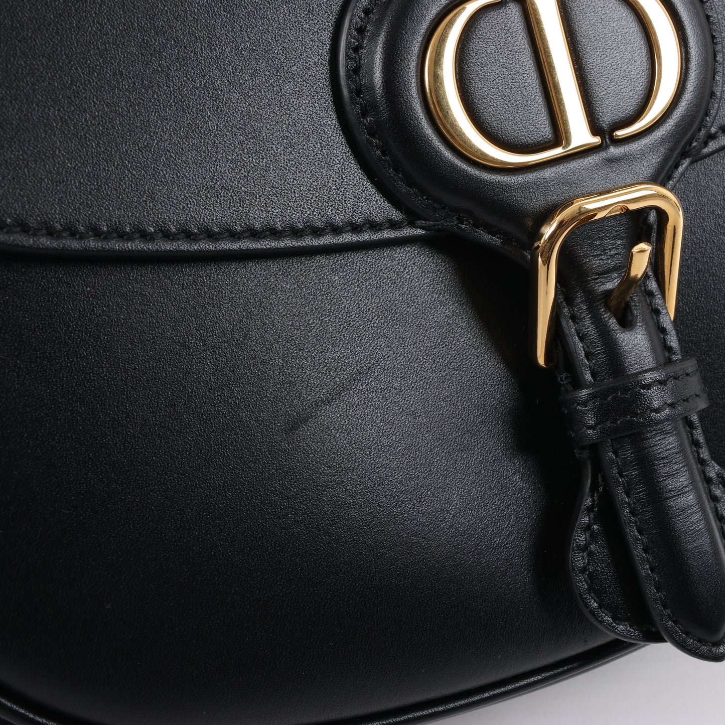 Christian Dior – Bobby – Mittlere Umhängetasche aus Kalbsleder mit Klappe in Schwarz