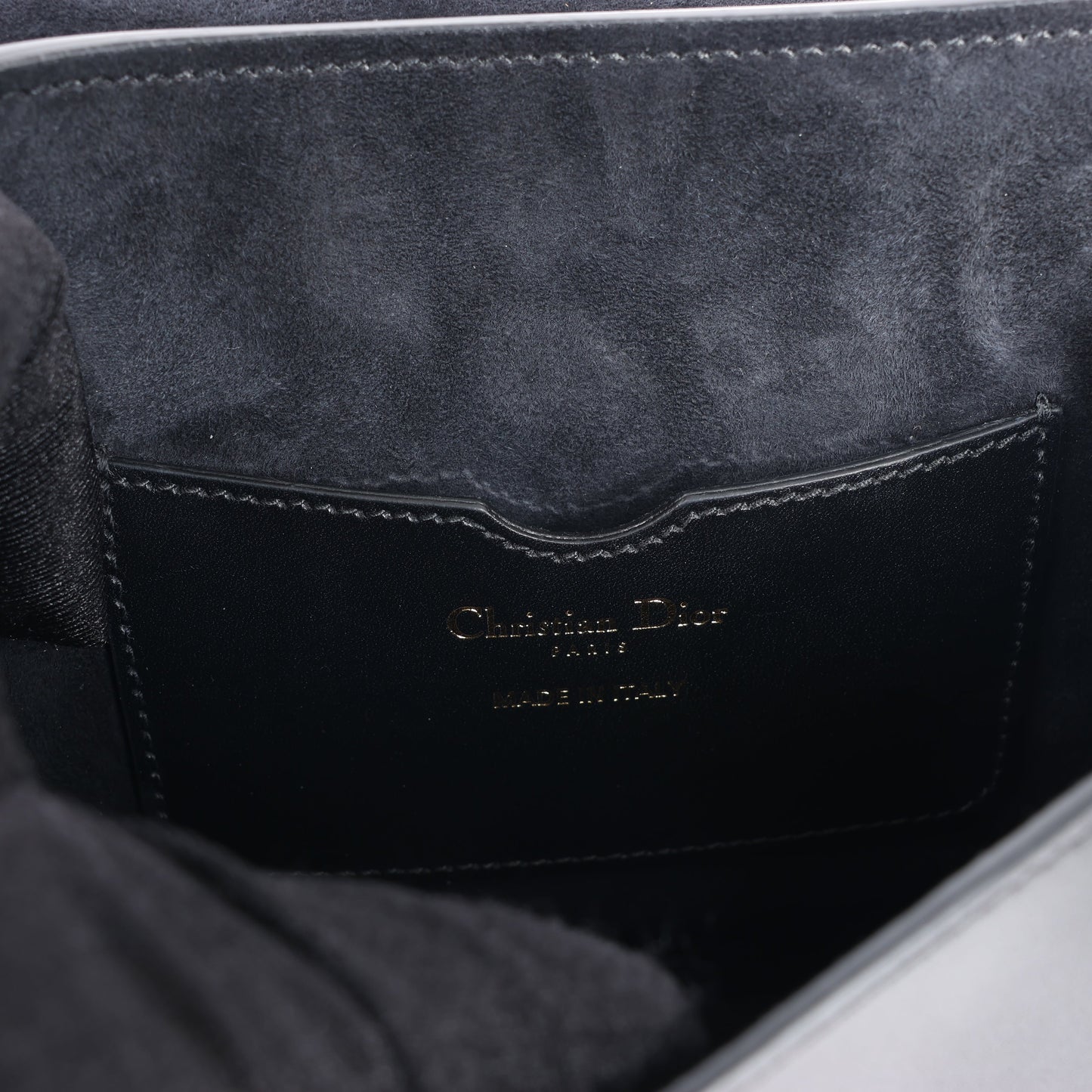 Christian Dior – Bobby – Mittlere Umhängetasche aus Kalbsleder mit Klappe in Schwarz
