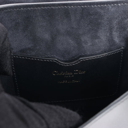 Christian Dior – Bobby – Mittlere Umhängetasche aus Kalbsleder mit Klappe in Schwarz