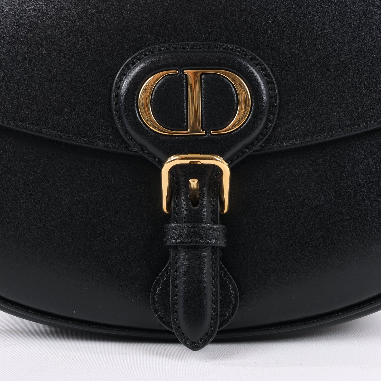 Christian Dior – Bobby – Mittlere Umhängetasche aus Kalbsleder mit Klappe in Schwarz