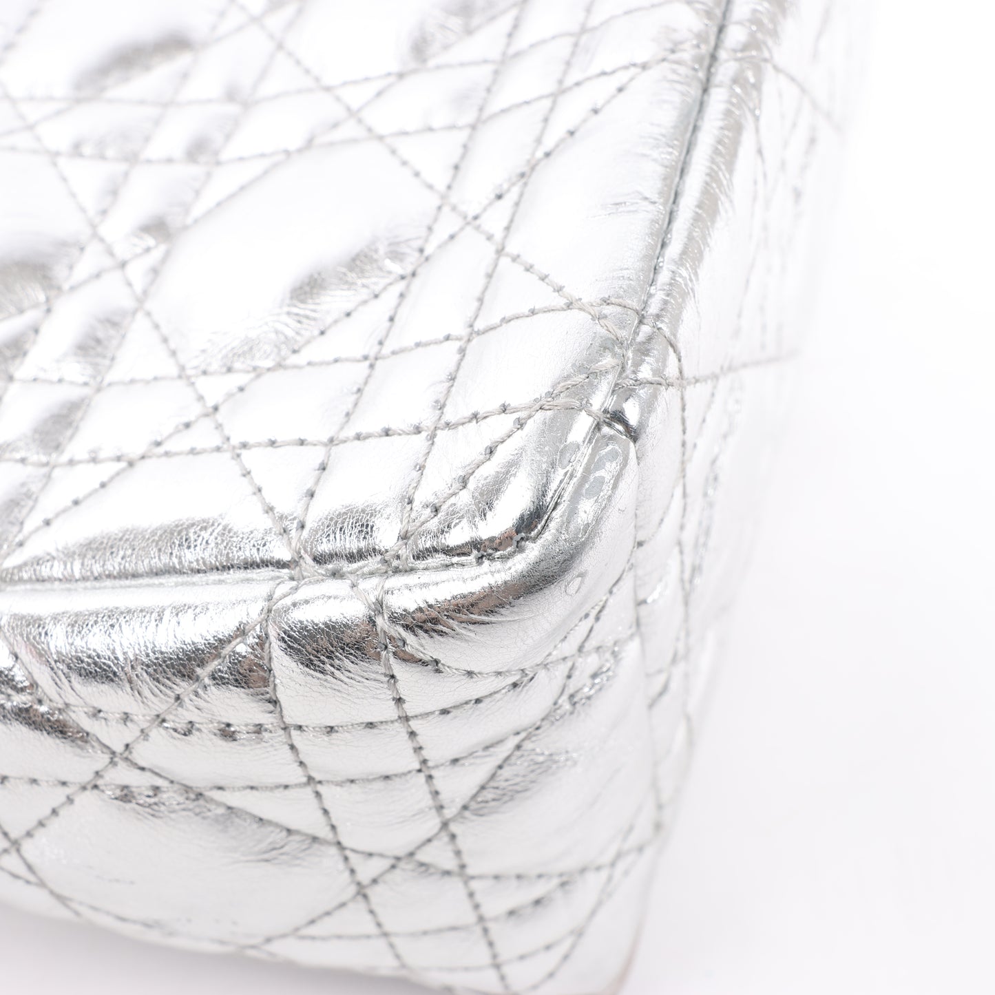 Christian Dior Caro Schultertasche aus Leder mit Kettenriemen in Metallic-Silber